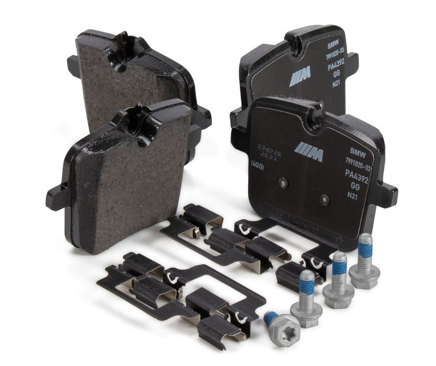 Rear brake pads + wear sensor M5 F90 / M8 F91 F92 F93 (34217991043 + 34356890791)