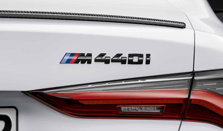 Emblemat czarny M Performance "M440i" 4 G22 G23 G26 (51142472852)