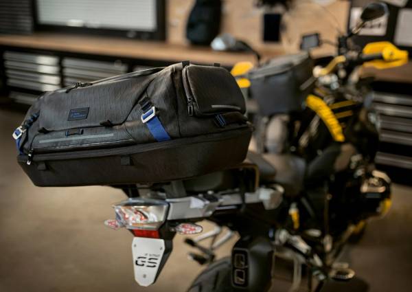 Tylna torba motocyklowa BMW Motorrad Black Collection duża (77495A0E757)