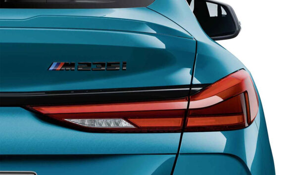 Emblemat czarny M Performance "M235i" 2 F44 (51142472853)