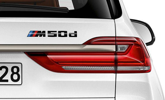 Emblemat czarny M Performance "M50d" X7 G07 (51142472844)