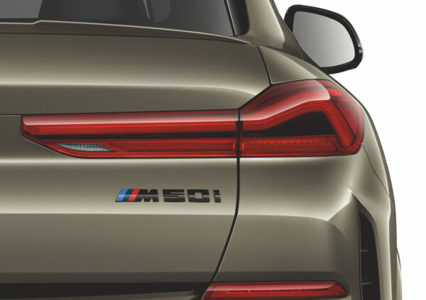 Emblemat czarny M Performance "M50i" X6 G06 (51142472842)