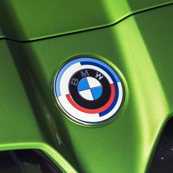 Emblemat M 50 Jahre przód M2 G87 / M3 G80 G81 / M4 G82 G83 (51117886545)