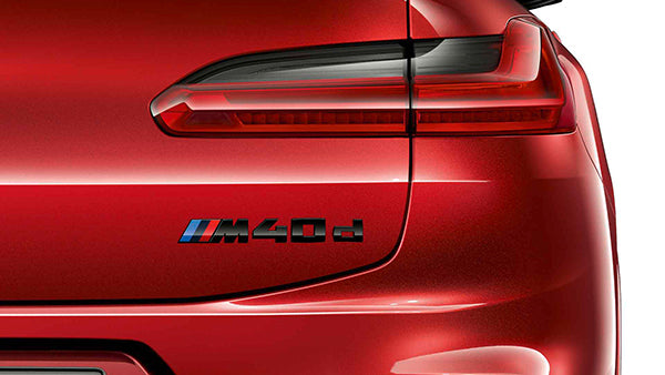 Emblemat czarny M Performance "M40d" X4 G02 (51142472835)
