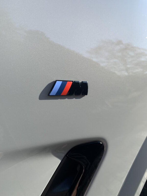 Emblematy czarne na błotnik M Performance 1 F40 / 2 F44 / 3 G20 / X3 G01 / X4 G02 (51145A4B372)