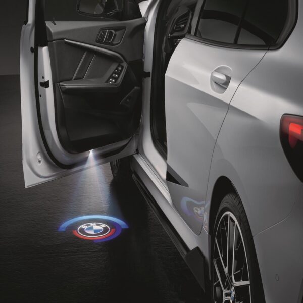 Projektory drzwi LED BMW M 50 Jahre 1 F40 / 2 F44 G42 / 3 G20 G21 / M3 G80 / 4 G22 G23 G26 / M4 G82 G83 (63315A64018)